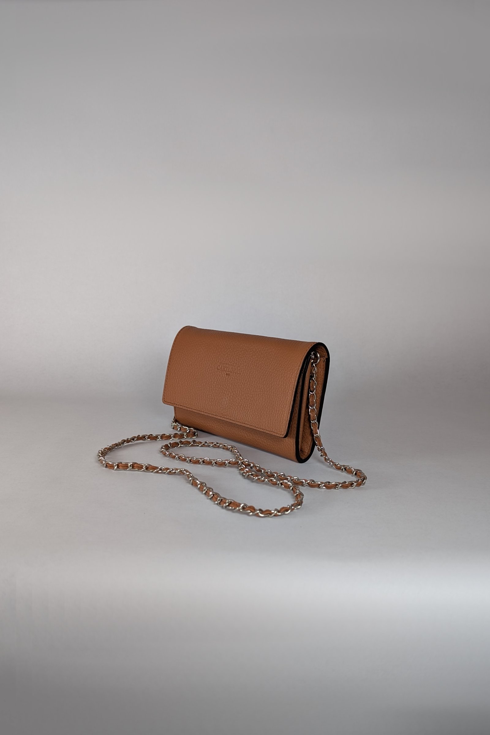 Crest - Full-Grain Leather Clutch – Image 9