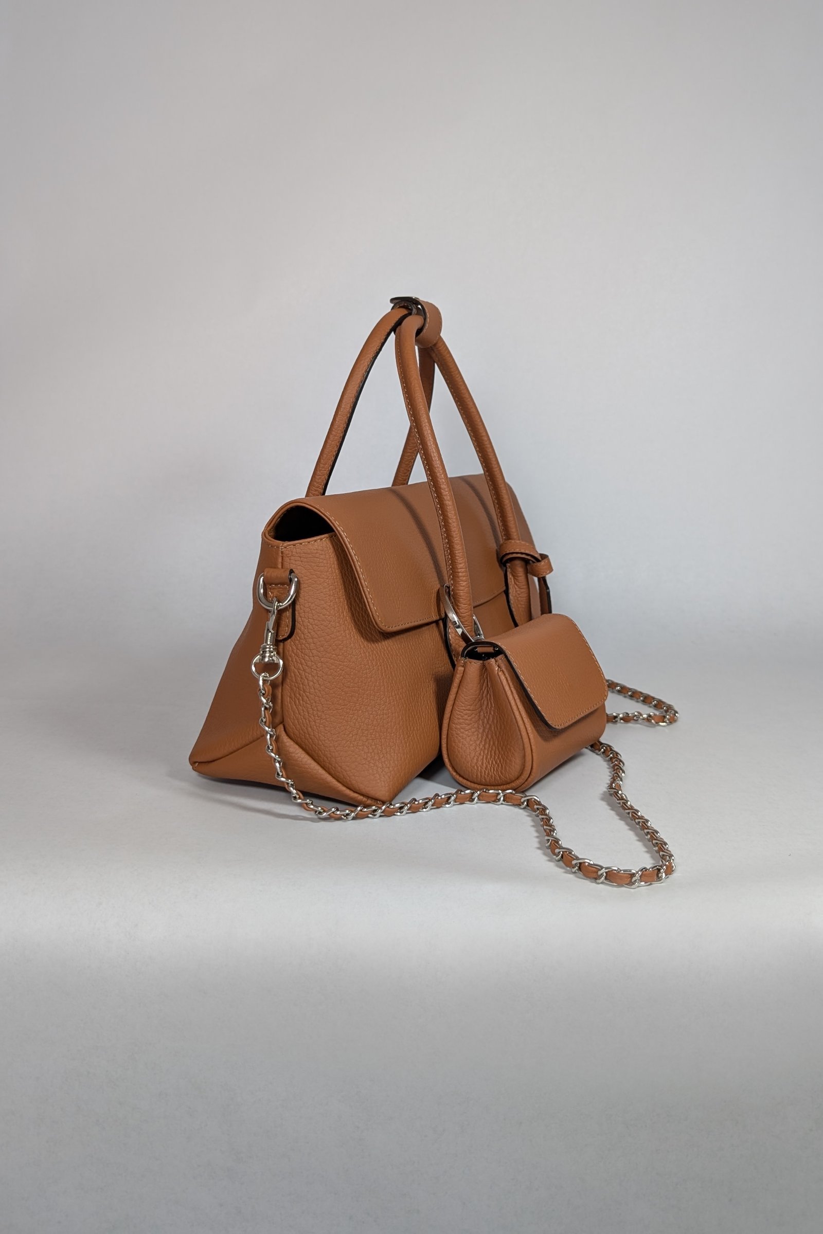 What Defines a High-Quality Structured Handbag? The 5 Criteria That Never Lie